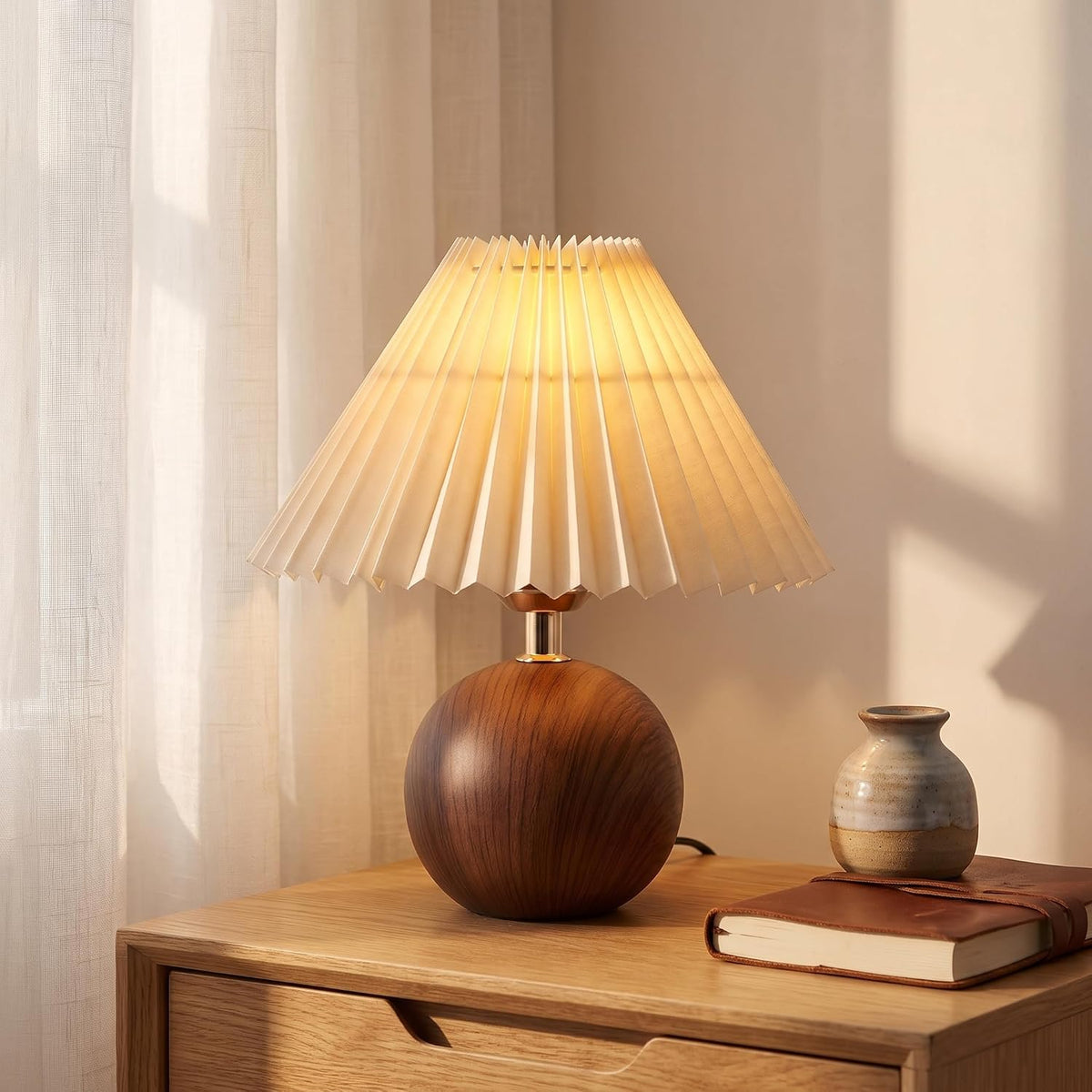greenfx Ceramic Globe Table Lamp – Walnut Base, Beige Shade