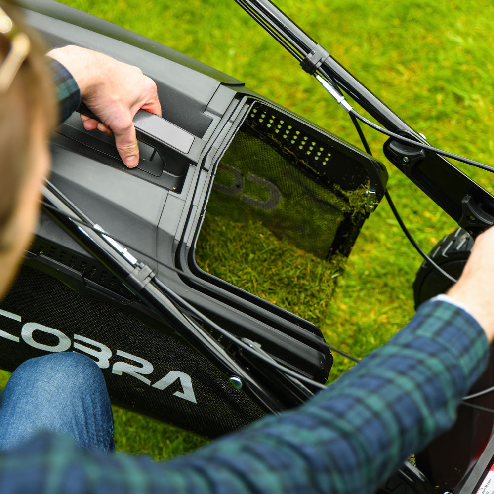 Cobra RM433SPBI 3-Speed Self-Propelled Rear Roller Petrol Lawn Mower