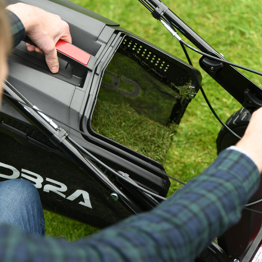 Cobra RM46SPBR Self-Propelled Rear Roller Petrol Lawn Mower