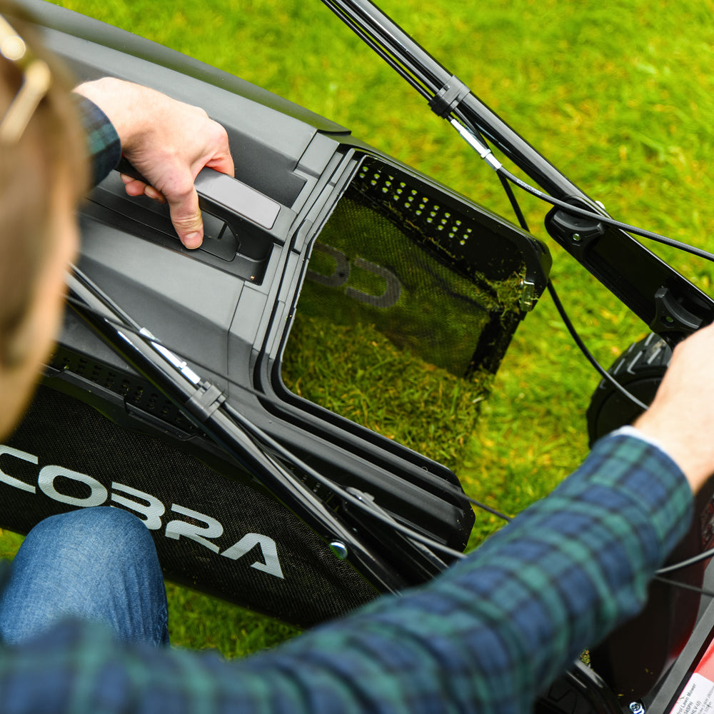 Cobra RM46SPH Self-Propelled Rear Roller Petrol Lawn Mower